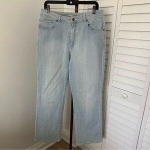 Chico’s Platinum Stretch Light Wash Jeans Size 12/Short